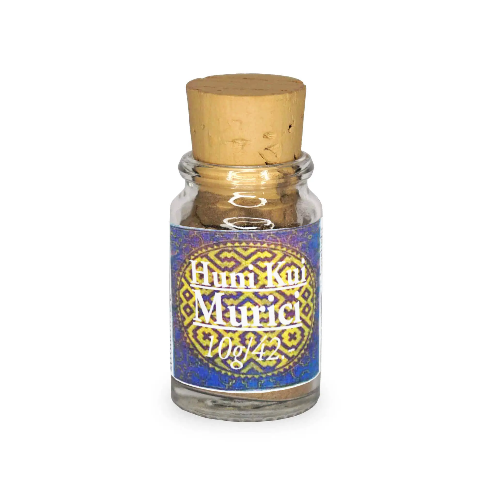 Kleines Glasfläschchen mit beigem Korken, gefüllt mit Rapé (beigem Pulver). Violettes Etikett mit weißer Schrift: Hund Kuh Murici.