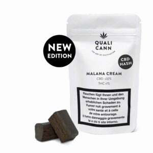 MALANA CREAM Hash mit bis zu 32% CBD | Qualicann. Weiße Verpackung mit schwarzem Qualicann Logo und Aufschrift. Links davon liegen zwei dunkelbraune CBD Hash Würfel.