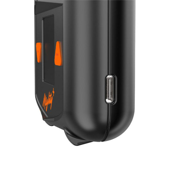 Zoomansicht des edlen 'Mighty+' Vaporizers von Storz & Bickel in Schwarz mit Fokus auf dem seitlichen USB-C-Anschluss für bequemes Aufladen.