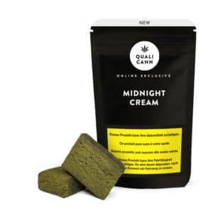 Qualicann Midnight Cream CBD-Hash in schwarzer Verpackung mit zwei grünlichen Hash-Blöcken auf hellem Hintergrund