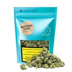 Wedding Cake CBD Mini Buds 20g von Local Weed mit kompakten grünen CBD-Blüten vor der türkisfarbenen Verpackung auf weissem Hintergrund.